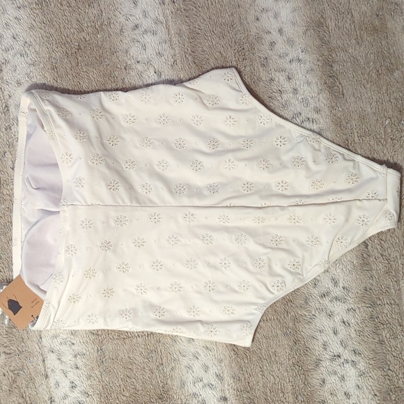 Shade & Shore Off-White Eyelet One Piece High Leg Cheeky Swimsuit W/Strap XL NWT - Picture 9 of 9